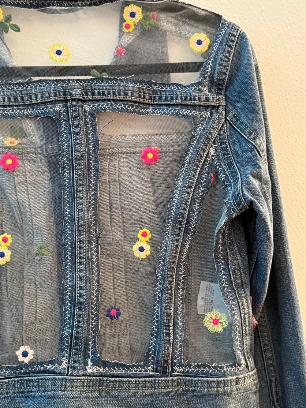 LEVI JEAN JACKET UPCYCLED with Floral Lace. HANDMADE Granny D Original OOAK MED - Picture 5 of 11